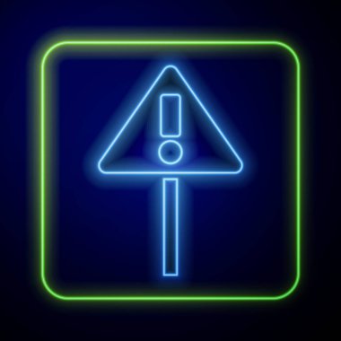Mavi arkaplanda izole edilmiş üçgen simgesiyle parlayan neon ünlem işareti. Tehlike uyarısı, dikkat, dikkat, tehlike uyarısı. Vektör İllüstrasyonu