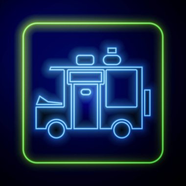 Parlayan neon karavan kamp ikonu mavi arkaplanda izole edildi. Gezici ev, karavan, yolculuk için ev karavanı. Vektör İllüstrasyonu