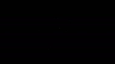 Siyah arka planda beyaz ölçekli adalet simgesi var. Hukuk mahkemesi sembolü. Denge tabelaları. 4K Video hareketli grafik canlandırması