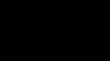 Siyah arkaplanda izole edilmiş oyun simgesi için beyaz çizgi kılıcı. 4K Video hareketli grafik canlandırması