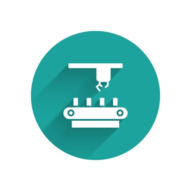 Beyaz Fabrika taşıma sistemi ikonu uzun gölgeli izole edilmiş. Robot endüstrisi konsepti. Yeşil daire düğmesi. Vektör İllüstrasyonu