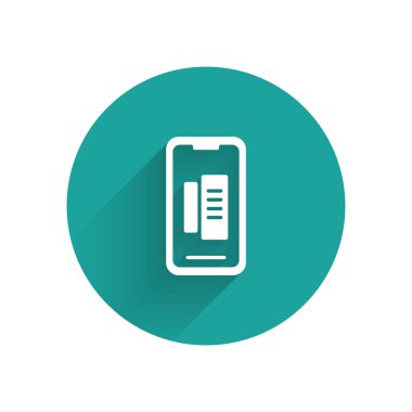 Beyaz akıllı telefon, cep telefonu ikonu uzun gölgeli. Yeşil daire düğmesi. Vektör İllüstrasyonu