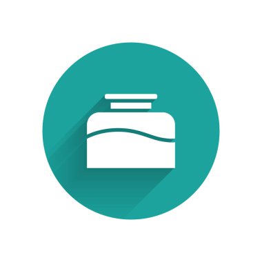 Beyaz mürekkep hokkası simgesi uzun gölgelerle izole edilmiş. Yeşil daire düğmesi. Vektör İllüstrasyonu