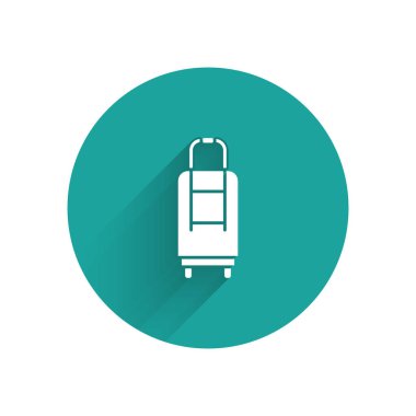 Seyahat simgesi için beyaz bavul uzun gölgeli izole edilmiş. Seyahat bagaj tabelası. Seyahat bagaj ikonu. Yeşil daire düğmesi. Vektör İllüstrasyonu