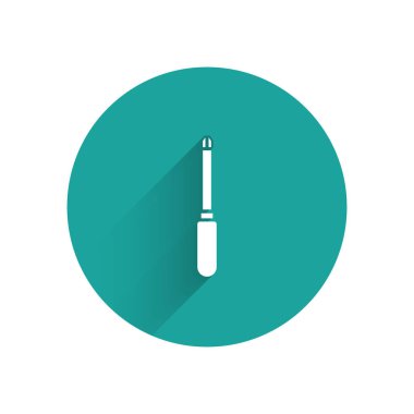 Uzun gölgeli beyaz tornavida simgesi. Servis aracı sembolü. Yeşil daire düğmesi. Vektör İllüstrasyonu