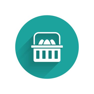 Paskalya yumurtası ikonlu beyaz sepet uzun gölgeli. Mutlu Paskalyalar. Yeşil daire düğmesi. Vektör İllüstrasyonu