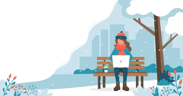 Девушка, сидящая зимой на скамейке с ноутбуком. Симпатичная векторная иллюстрация в плоском стиле — стоковый вектор
