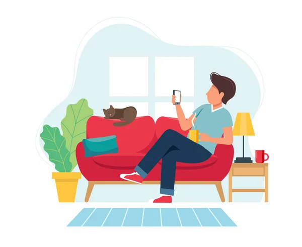 Zůstaň doma. Muž sedí na pohovce s chytrým telefonem v útulném moderním interiéru. Vektorová ilustrace v plochém stylu — Stockový vektor