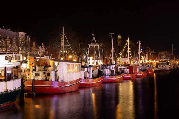 Warnemuende Germania Febbraio Porto Con Barche Pesca Warnemuende Notte Febbraio — Foto Stock
