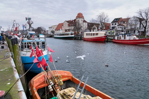 Warnemuende Germania Febbraio Porto Con Barche Pesca Warnemuende Mattina Presto — Foto Stock