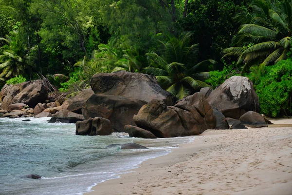 Oceano Onde Rocce Granitiche Spiaggia Baie Lazare Isola Mahe Seychelles — Foto Stock