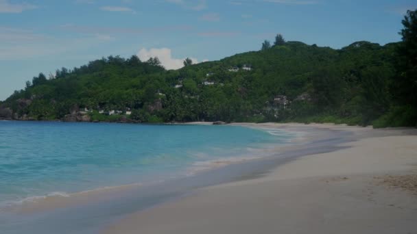 Морские волны и пляж Anse Intendance Mahe Island Seychelles . — стоковое видео