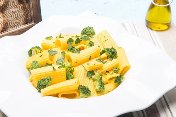 Paste with broccoli — Stock Photo, Image