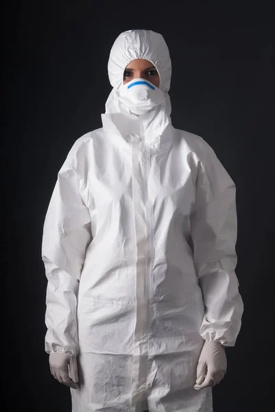 Mujer Médica Con Vestido Protector Máscara Guantes Para Virus Pandémico — Foto de Stock