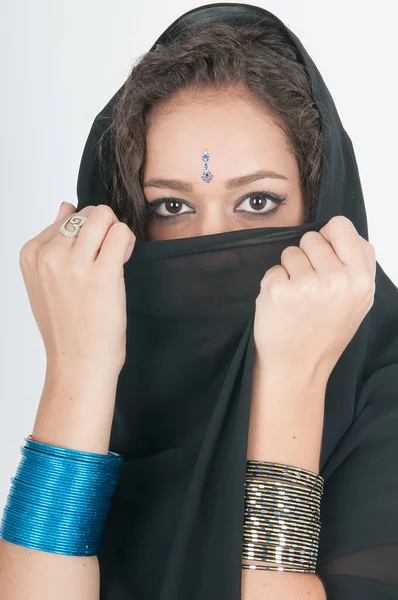 Indische Frau Mit Schleier Und Hinduistischen Symbolen — Stockfoto