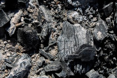 Siyah yanmış odunla arka plan