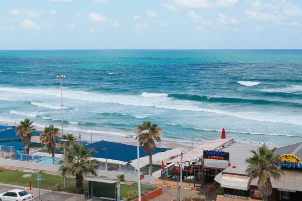 Bat Yam, İsrail - 14 Temmuz 2019. Bat Yam, İsrail 'de sahil