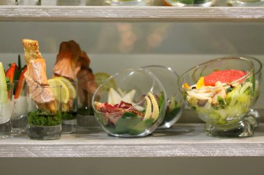 Stand-up partisinde ya da açık büfede atıştırmalıklar