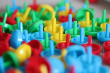 Tahta için birkaç mantar çivisi