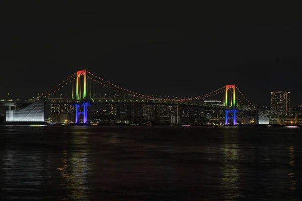 Ohňostroj na duhovém mostě Odaiba — Stock fotografie