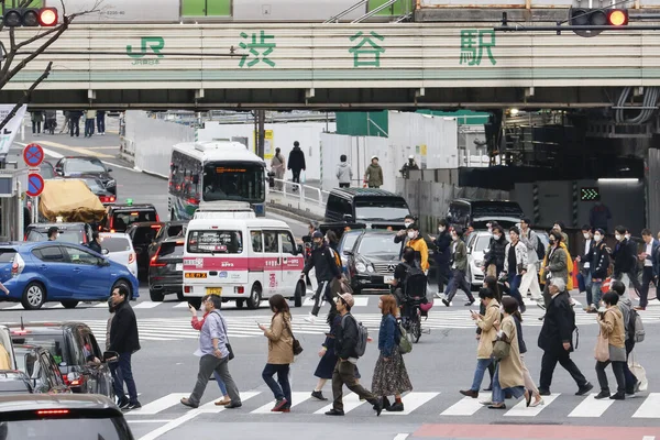 Токио Япония Марта 2020 Пешеходы Хирургической Маске Предотвращения Инфекционных Заболеваний — стоковое фото