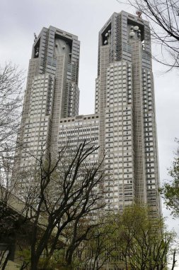 Tokyo, Japonya, 23 Mart 2020 - Shinjuku 'daki Tokyo Büyükşehir Hükümet Binası' nın genel görünümü.