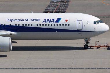 18 Mart 2020, Tokyo, Japonya - Tüm Nippon Havayolları (ANA) uçakları Tokyo Uluslararası Havalimanı 'nda genellikle Haneda Havalimanı olarak bilinir..