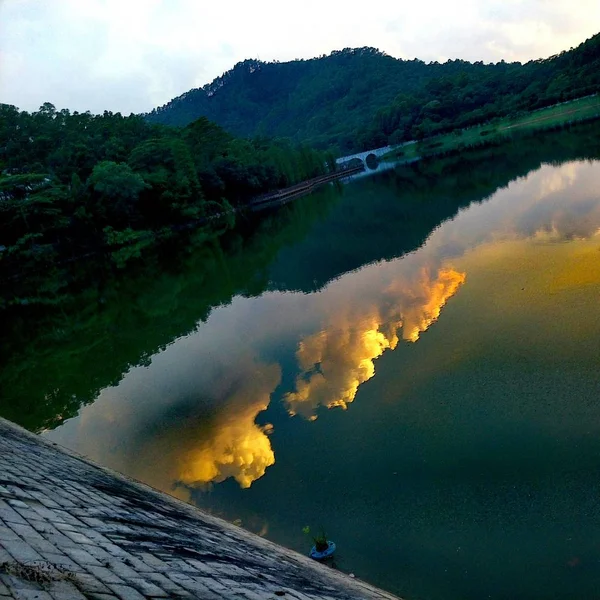 Lago naturaleza puesta del sol — Foto de Stock