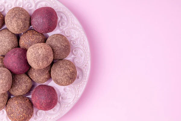 Homemade Raw Vegan Cacao Energy Balls, Healthy Chocolate Candy from Nuts, Dates — ストック写真