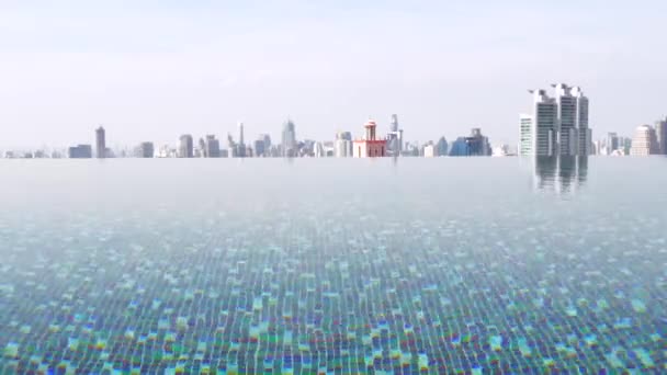 Piscina azul no telhado no apartamento de luxo com vista para a cidade Skyline — Vídeo de Stock