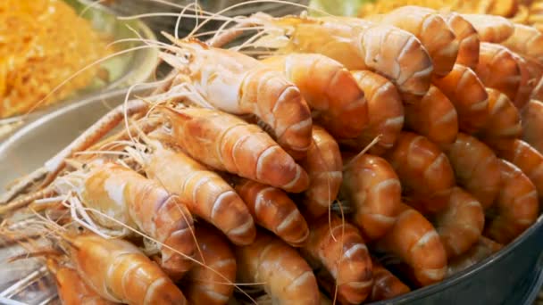 Fresh Steamed Shrimps at Thai Food Court in Thailand — Stock Video