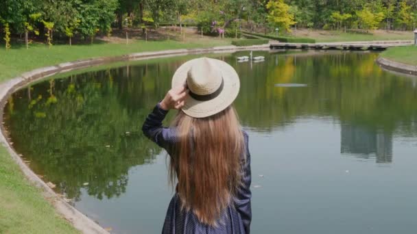 Elegance Female Standing near the Lake in Tropical Summer Park — Stockvideo