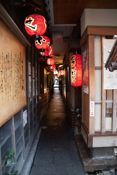 Lanternas Acendem Beco Que Leva Izakaya Novembro 2019 Osaka Japan — Fotografia de Stock