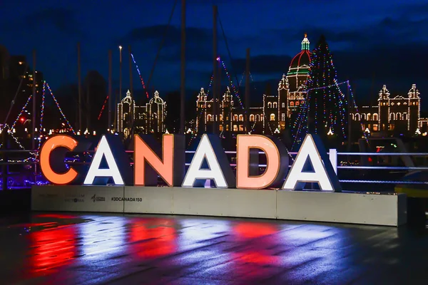 Ein Beleuchtetes Canada Schild Der Nähe Des Inneren Hafens Aufgehängt — Stockfoto