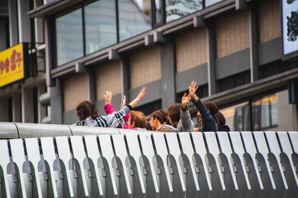 People Bridge Famous Glico Man Billboard Copying Pose Taking Pictures — Stock Photo, Image