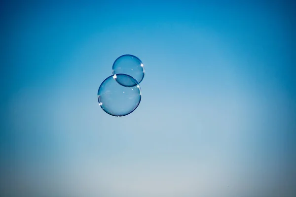 一张肥皂泡沫漂浮在空气中的图片 温哥华Bc加拿大 — 图库照片