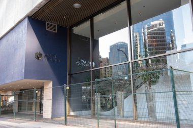 Şehir merkezindeki otel, covid-19 salgınının ortasında geçici olarak faaliyetlerini askıya alıyor. 6 Nisan 2020 Pazartesi Vancouver BC Kanada