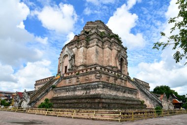 WAT Chedi Luang simgesel yapısının Chiang Mai Tayland