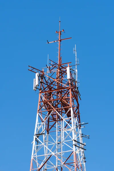Anteny na wieży komunikacji — Zdjęcie stockowe