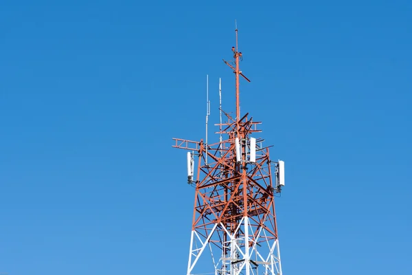 De antennes op toren van de communicatie — Stockfoto