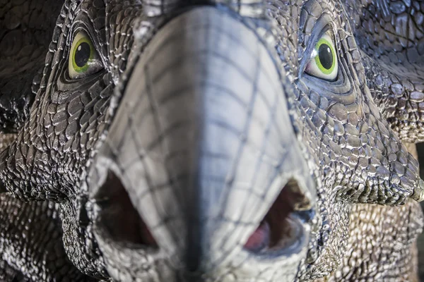 Realistisches Modell des Dinosauriers Triceratops — Stockfoto