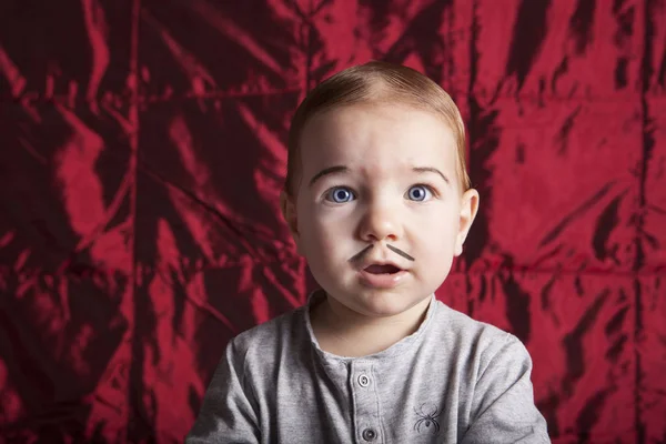 Niño pequeño disfrazado para la fiesta de Halloween — Foto de Stock