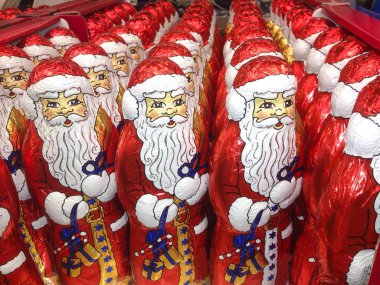 Noel Baba çikolata figürler yükler