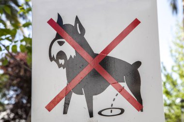 İçki yasağı köpek işareti açık havada