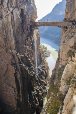 Caminito del Rey yola asma köprü geçiş ziyaretçi