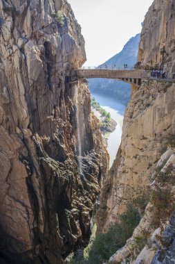 Caminito del Rey yola asma köprü geçiş ziyaretçi