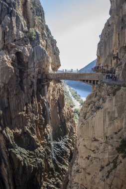 Caminito del Rey yola asma köprü geçiş ziyaretçi
