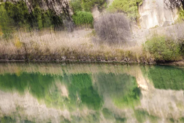 Abstracto lago de la orilla en desenfoque movimiento —  Fotos de Stock