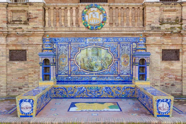 Orense provincie, prosklený dlaždice lavičku na náměstí Španělsko, Sevilla — Stock fotografie