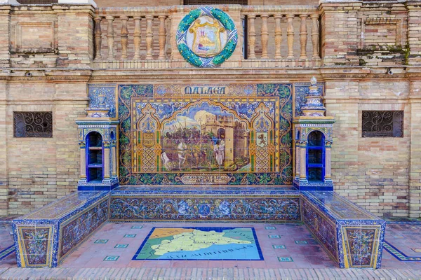 Málaga, prosklený dlaždice lavičku na náměstí Španělsko, Sevilla — Stock fotografie